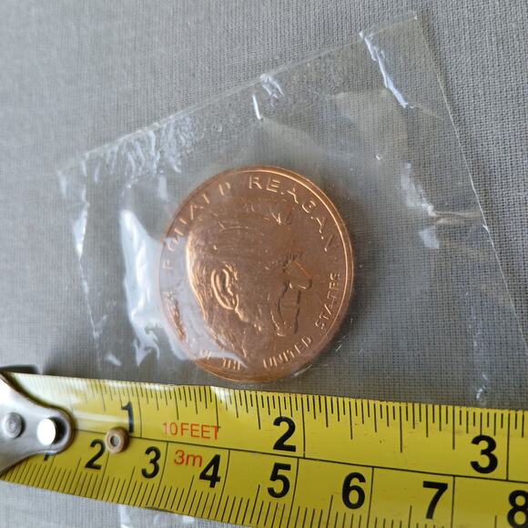 Ronald Reagan Bronze Medal 1 5/16 inch Vintage 80s sealed in original packaging - Picture 4 of 5